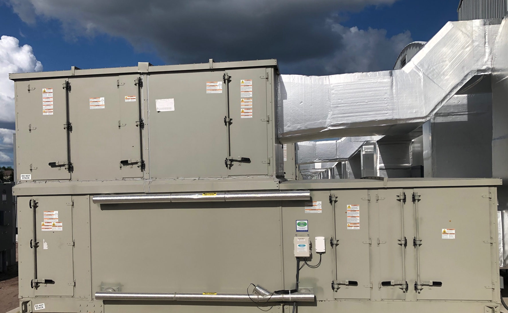 HVAC until on a commerical building outside on the roof