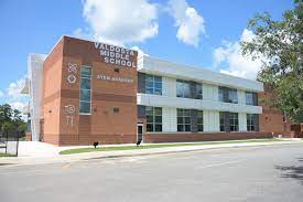 Photo of building of Valdosta Middle School with a street in front of it with not cars